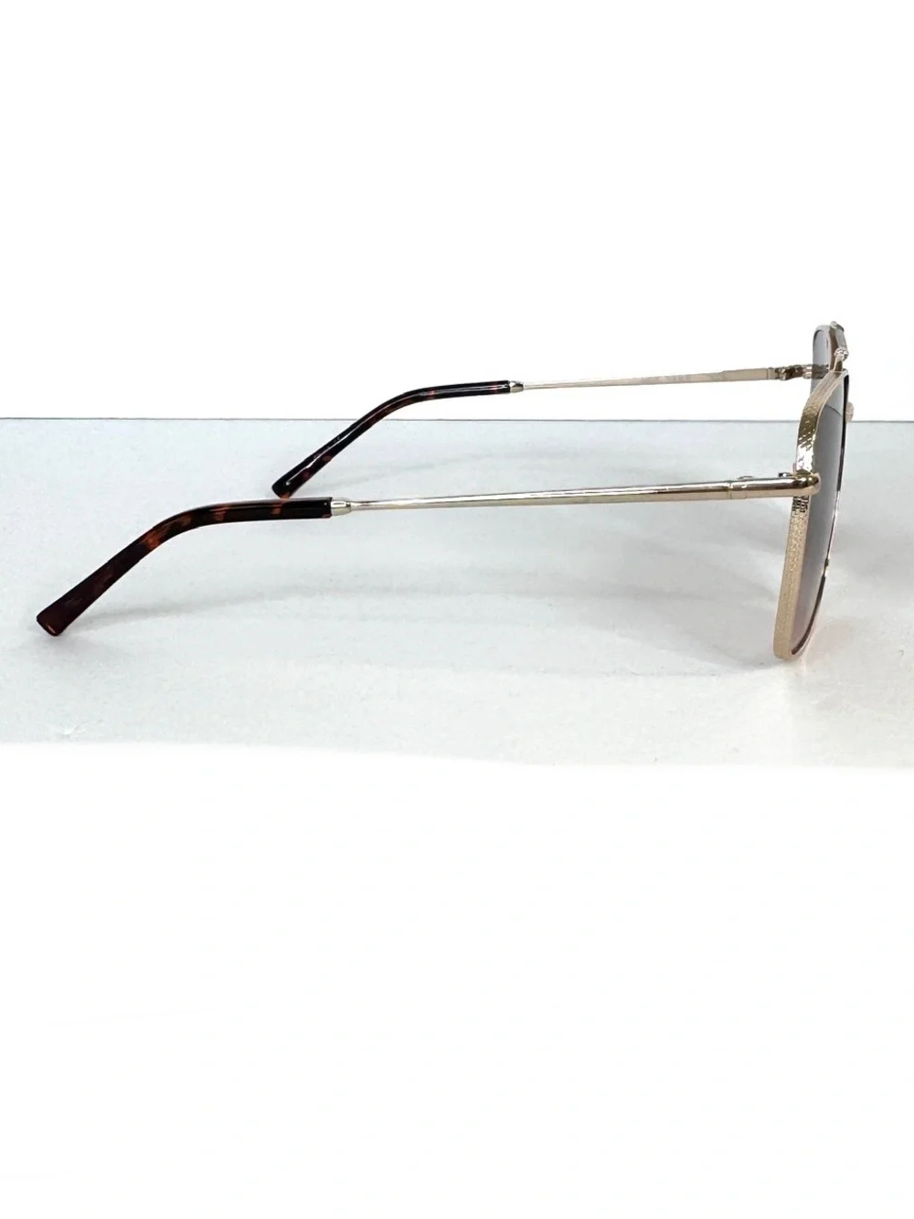 QUAY AUSTRALIA Hot Take 59mm Navigator Sunglasses